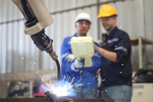 Aprenda a integrar Gemba Walk à rotina fabril para reduzir defeitos, cortar custos e aumentar a satisfação do cliente.