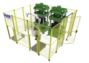 Um gêmeo digital representa muito mais que uma simples modelagem 3D ou simulação estática. Trata-se de uma réplica virtual dinâmica e em tempo real de ativos físicos, processos ou sistemas industriais completos. Esta representação digital é alimentada continuamente por dados coletados através de sensores IoT, criando um espelho virtual que reflete fielmente o comportamento de sua contraparte física. A tecnologia integra diferentes disciplinas avançadas, como a Internet das Coisas (IoT), inteligência artificial, machine learning e análise de big data. Essa convergência permite que os gêmeos digitais não só monitorem operações em tempo real, bem como  prevejam comportamentos futuros e simulem cenários alternativos.